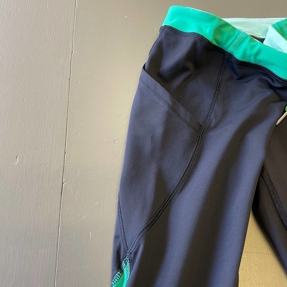 Lululemon Women's Cropped Legging Pants - Picture 6 of 8